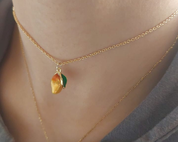 Collier ras du cou en mangue