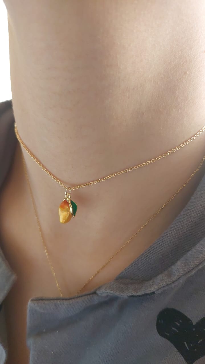 Collier ras du cou en mangue