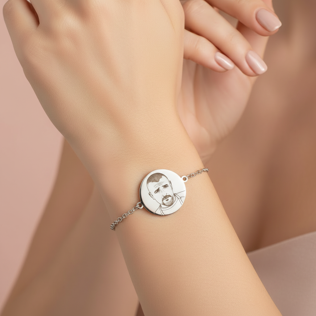 macro-wrist-rose-gold_b66f5ebd-b16a-4fc6-a0f1-1cabea20578b.png